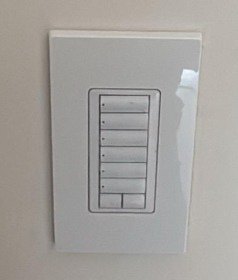 Keypad Lutron HomeWorks instalado en muro de villa en Los Cabos
